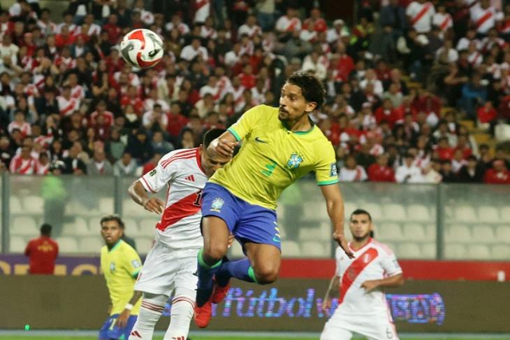البرازيل تتخطى بيرو بصعوبة في تصفيات كأس العالم